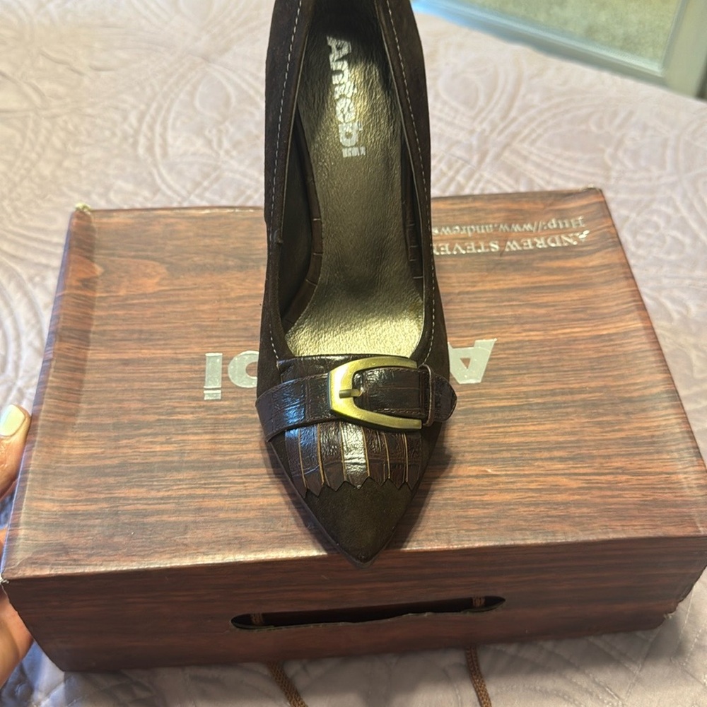 Andrew Stevens Brown Heels Elegant Design